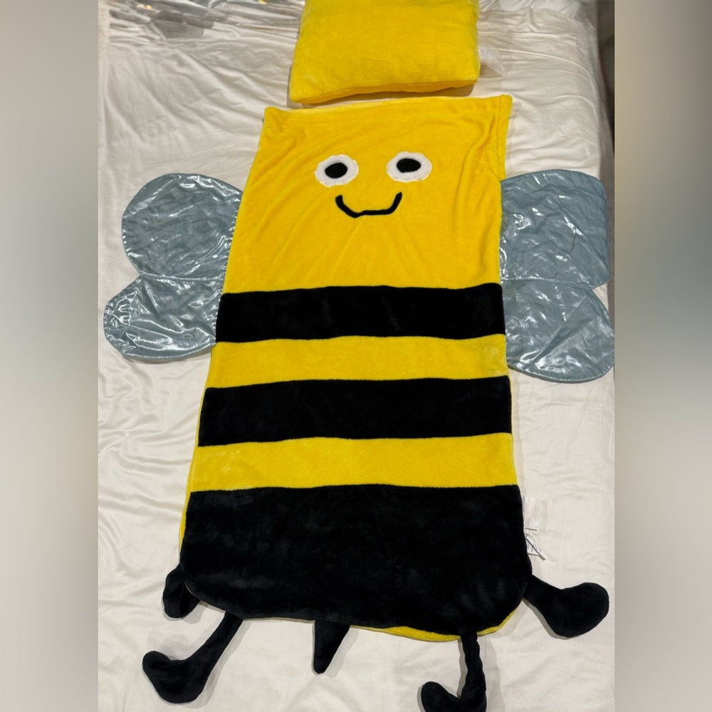Bee Themes Kids sleeping bag/snuggle blanket; great condition 25W” x 49”L